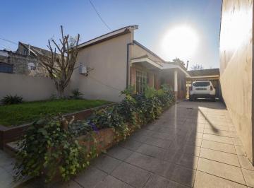 Casa · 106m² · 3 Ambientes · 1 Cochera · Casa con Fondo Sobre Importante Lote Lomas de Zamora
