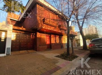 Casa · 320m² · 6 Ambientes · 3 Cocheras · Casa en Venta 5 Dorm. en 50 E/ 22 y 23 - La Plata