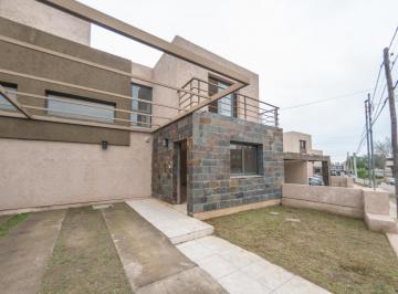 Casa · 115m² · 5 Ambientes · 1 Cochera · Duplex - 2 Dorm - Calera