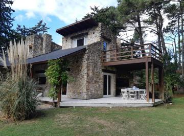 Casa de 6 ambientes, Mar de las Pampas · Mar de Las Pampas, a 4 Cuadras de La Playa.