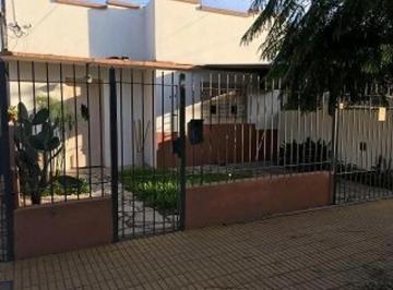 PH · 65m² · 3 Ambientes · 1 Cochera · Oportunidad PH Al Frente con Cochera.