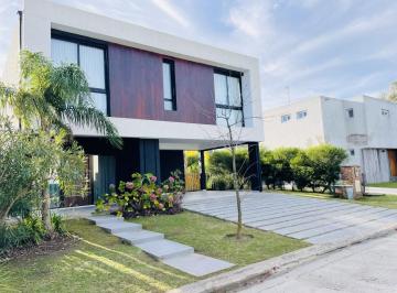 Casa · 186m² · 4 Ambientes · 4 Cocheras · Casa en Venta con Amarra en Vila Marina 1, Villanueva