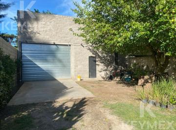 Bodega-Galpón · 96m² · 1 Cochera · Galpón en Venta 131 E/ 407 y 408 - Villa Elisa