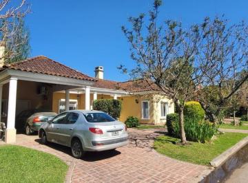 Casa · 5 Ambientes · 1 Cochera · En Venta | Valor Rebajado | Importante Casa en Barrio Cerrado "El Resuello" | Amplio Parque - Barrio