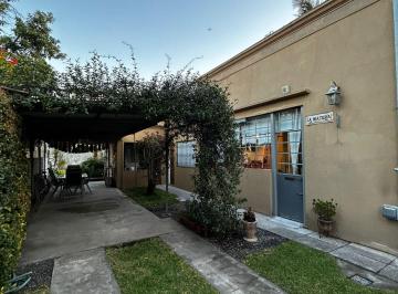 Casa de 3 ambientes, Morón · Casa de Estilo en La Mejor Zona de Castelar - 3 Amb con Garage Pasante y Piscina