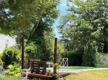Quinta vacacional · 52m² · 4 Ambientes · 1 Cochera · Casa Quinta Tipo Quincho con Mucho Verde y Piscina! Imperdible!