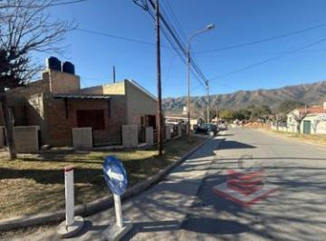 Casa · 140m² · 4 Ambientes · 2 Cocheras · Casa en Venta en Santa Maria de Punilla Gas Natural 3 Dorm. Mas Departamento a 200 m de La R