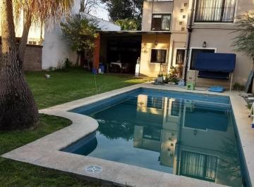 Casa · 350m² · 5 Ambientes · 4 Cocheras · Casa 4 Dorm. Parque Pileta Quincho Adrogue