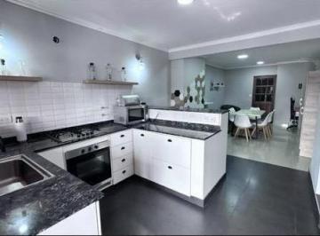 Casa · 269m² · 6 Ambientes · 1 Cochera · Casa 6 Ambientes en Adrogué, Oportunidad Venta