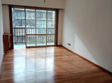 Departamento · 65m² · 3 Ambientes · 1 Cochera · Departamento de 3 Ambientes con Balcon a La Calle Vereda de Sol y Cochera! Av Luro Al 2500!
