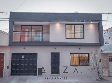 Casa · 142m² · 4 Ambientes · 2 Cocheras · Venta Casa 4 Ambientes Zona Chauvin