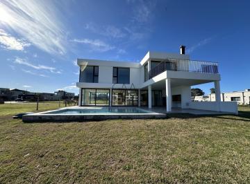 Casa · 236m² · 5 Ambientes · 2 Cocheras · Casa en Venta en Rumenco Joven