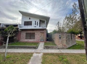 Casa · 170m² · 3 Ambientes · 1 Cochera · Venta Casa en Esquina. Longchamps