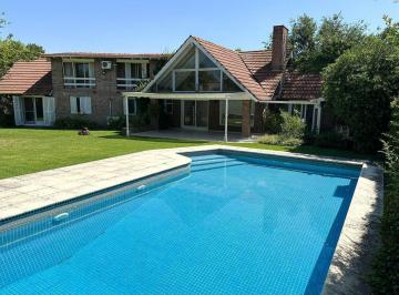Casa · 282m² · 5 Ambientes · 1 Cochera · Casa en Venta 5 Ambientes C Pileta Los Lagartos
