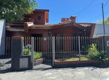 Casa · 123m² · 4 Ambientes · 1 Cochera · Casa 4 Amb Venta en Pilar con Jardin Oportunidad