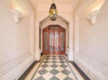 Casa · 299m² · 6 Ambientes · 2 Cocheras · Venta Casa Patio Andaluz Admite Permuta