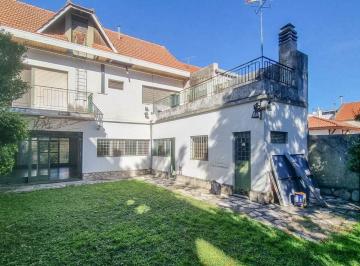 Casa · 252m² · 5 Ambientes · 2 Cocheras · Venta Casa 5 Amb con Amplio Jardin Lomas de Nuñez