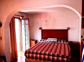 Casa · 175m² · 5 Ambientes · 1 Cochera · Casa de 4 Dorm. en Ciudad Vieja
