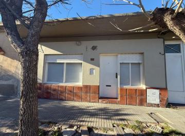 Casa · 130m² · 3 Ambientes · 1 Cochera · Venta Casa Barrio Mariano Moreno