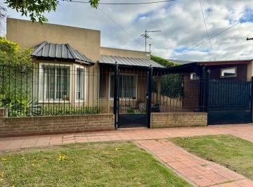 Casa · 120m² · 5 Ambientes · 1 Cochera · Casa en Venta Alejandro Korn Apta Credito