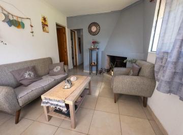 Casa · 94m² · 5 Ambientes · 1 Cochera · Casa 2 Dorm.