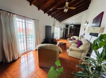 Casa · 246m² · 6 Ambientes · 1 Cochera · Venta/ Permuta Casa en 2 Plantas de 6 Amb. Dúplex - Cocheras - Patio - Terraza