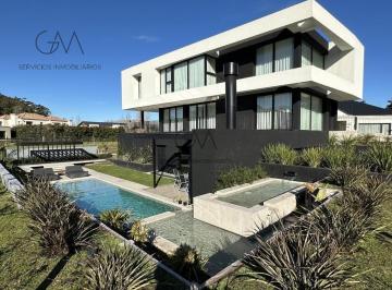 Casa · 312m² · 5 Ambientes · 2 Cocheras · Casa en Venta Rumenco