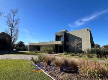 Casa · 300m² · 5 Ambientes · 2 Cocheras · Casa en Venta Club de Campo Los Pingüinos