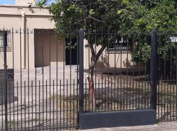 Casa · 90m² · 3 Ambientes · 1 Cochera · Casa en Venta - 2 Dorm. 1 Baño - Cochera - 200 m² - Lomas de Zamora
