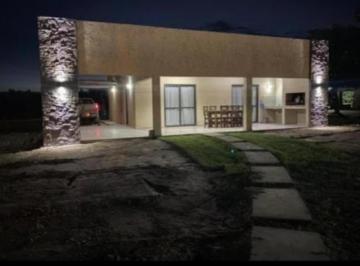 Casa · 488m² · 5 Ambientes · Casa en Venta - 4 Dorm. 4 Baños - 50.000 m² - Mendoza