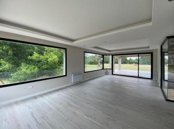 Casa · 317m² · 7 Ambientes · 4 Cocheras · Casa 4 Dorm. en Venta Barrio Cerrado Funes