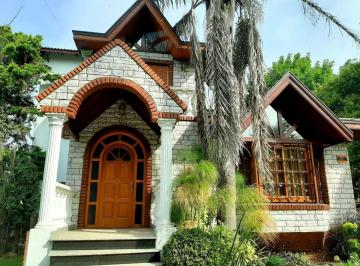 Casa · 300m² · 7 Ambientes · 4 Cocheras · Casa en Alquiler - 5 Dorm. 4 Baños - 1.400 m² - Bosques, Florencio Varela