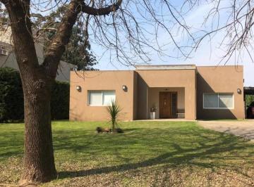 Casa · 150m² · 4 Ambientes · Casa en Venta - 2 Dorm. 2 Baños - Baradero