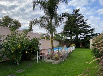 Casa · 207m² · 4 Ambientes · 4 Cocheras · Casa en Venta - Belén de Escobar