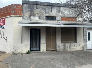 Casa de 3 ambientes, Pompeya · Casa con Local a Refaccionar