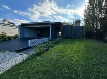 Foto · Casa en Alquiler en Valle del Golf 2 Dorm. Amoblada Pileta y Cochera Doble