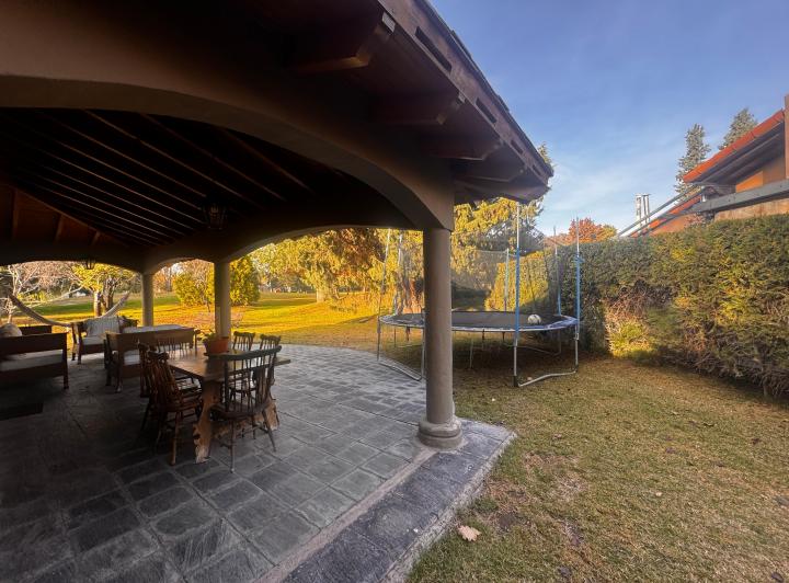 Casa · 345m² · 4 Ambientes · 2 Cocheras