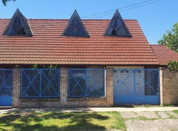 Casa de 4 ambientes, Almirante Brown · Chalet en Alquiler en Rafael Calzada. 3 o 4 Dorm..