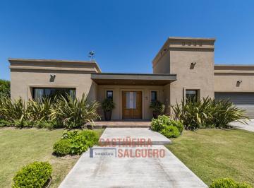 Casa · 400m² · 8 Ambientes · 4 Cocheras · Impoluta Casa en Fincas II