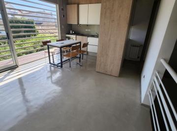 Casa · 60m² · 2 Ambientes · 1 Cochera · Triplex 3 Amb con Balcón y Cochera Privada en Olivos
