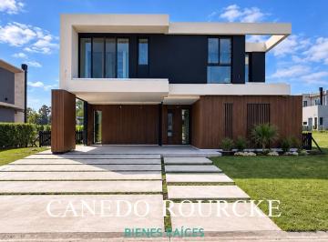 Casa · 230m² · 5 Ambientes · 2 Cocheras · Casa en Venta Canning Chico