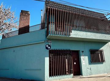 Casa · 182m² · 4 Ambientes · 1 Cochera · Venta Casa 3 Dorm. C/terraza a Reciclar