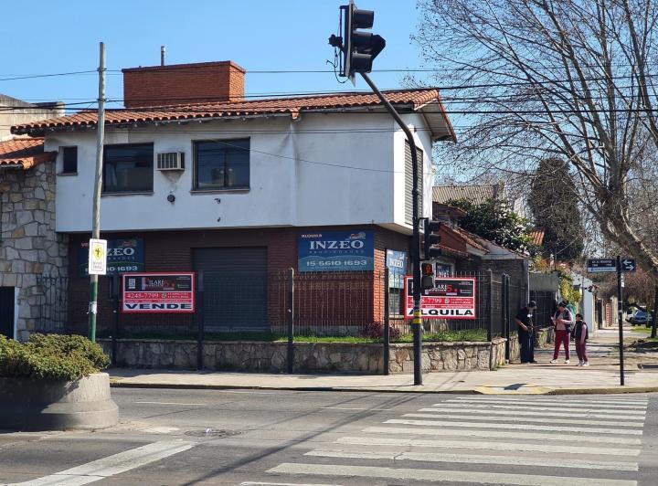 Local comercial · 200m² · 8 Ambientes · 1 Cochera