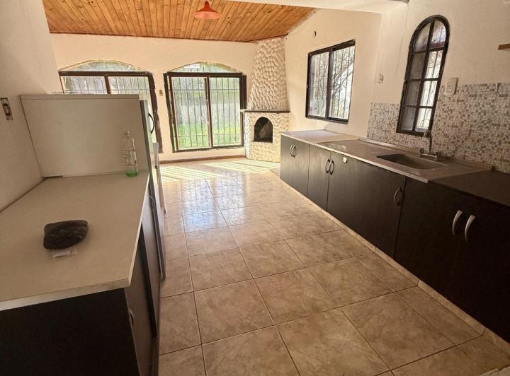 Casa · 180m² · 7 Ambientes · 2 Cocheras