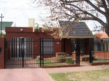 Casa · 162m² · 5 Ambientes · 2 Cocheras · Agrelo Al 100 - Venta Casa 4 Dorm. Cochera Patio en Rosario Barrio Alberdi