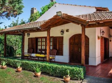 Casa · 139m² · 2 Dormitorios · 1 Cochera · Casa en Venta de 2 Dorm. en Funes Rosario - Espora 3716