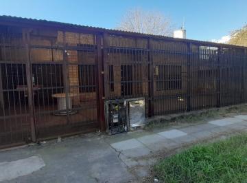 Terreno · 140m² · 2 Dormitorios · 3 Cocheras · Excelente Propiedad en Zona Industrial en Venta