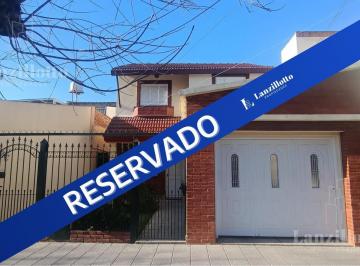Casa · 150m² · 4 Ambientes · 1 Cochera · Casa en Lanús Este