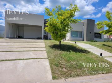 Casa · 220m² · 6 Ambientes · 2 Cocheras · Casa en Venta en Barrio Privado Monet