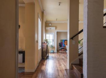 Casa · 279m² · 4 Dormitorios · 1 Cochera · Pasaje Virasoro y Charcas